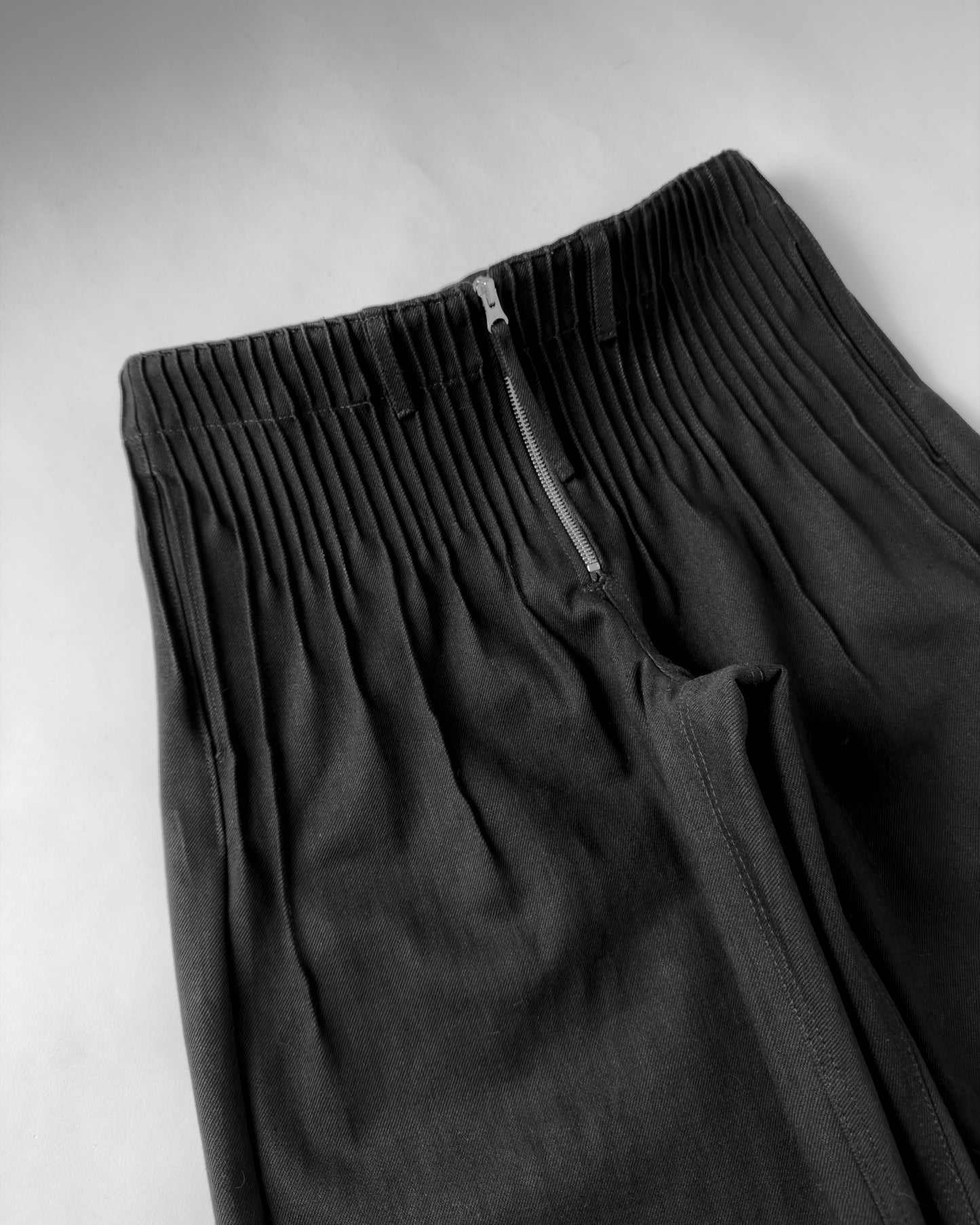 pleats black denim men
