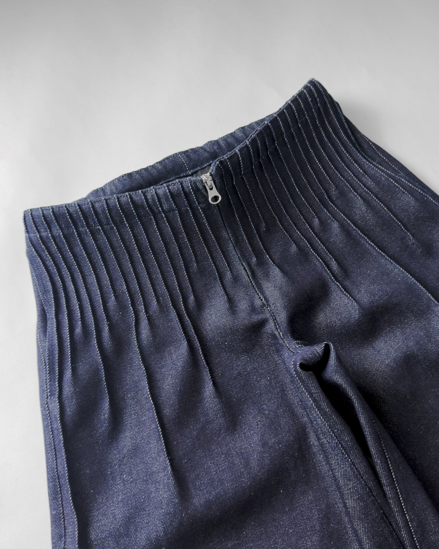 pleats denim